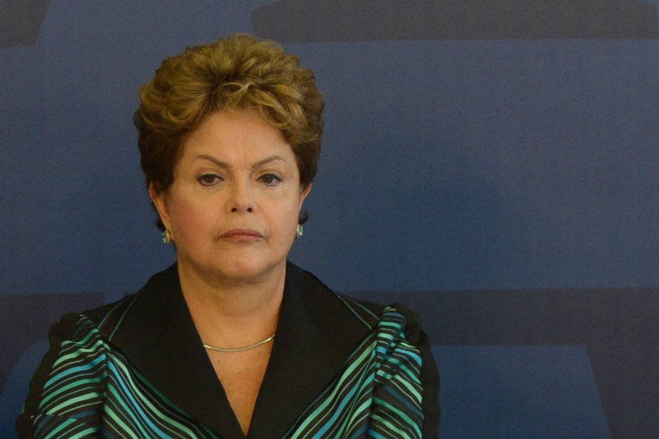 Dilma cancela agenda em BH por problemas de saúde da mãe