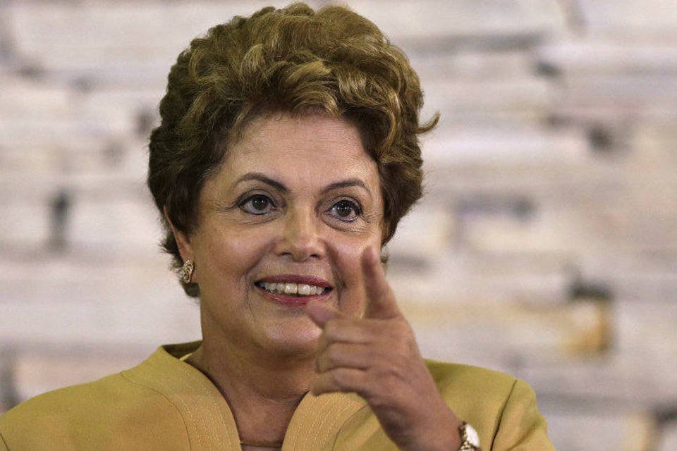 Dilma viaja de helicóptero pelo RS para evitar caminhoneiros