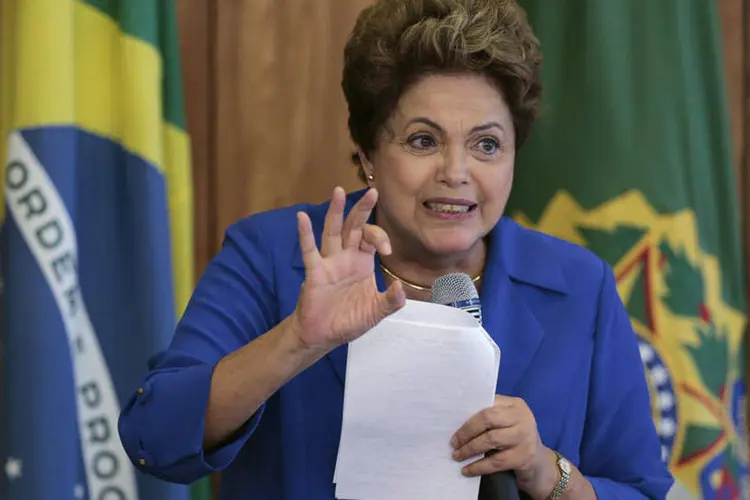 
	Dilma: &quot;conto com o Congresso Nacional para realizarmos a t&atilde;o demandada, e sempre adiada, reforma pol&iacute;tica&quot;, disse a presidente em mensagem
 (Ueslei Marcelino/Reuters)