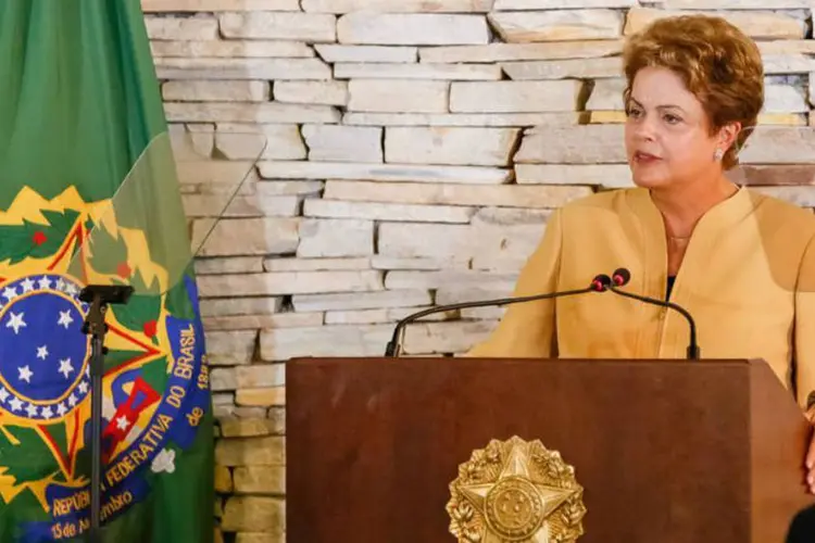 
	Dilma: fala de Dilma demonstra que governo quer combater crise com &quot;ret&oacute;rica&quot;, dizem l&iacute;deres do DEM
 (Roberto Stuckert Filho/Presidência da República)