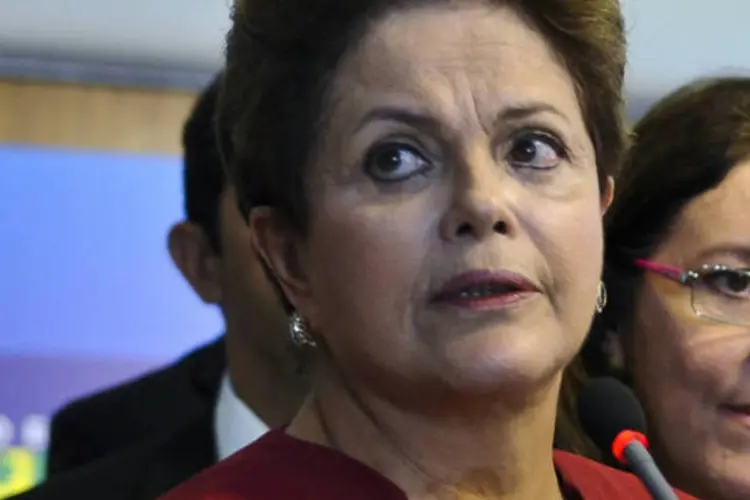 
	A presidente Dilma Rousseff: a volta ocorre na v&eacute;spera da reuni&atilde;o do Comit&ecirc; de Monitoramento do Setor El&eacute;trico (CMSE).
 (Antonio Cruz/ABr)