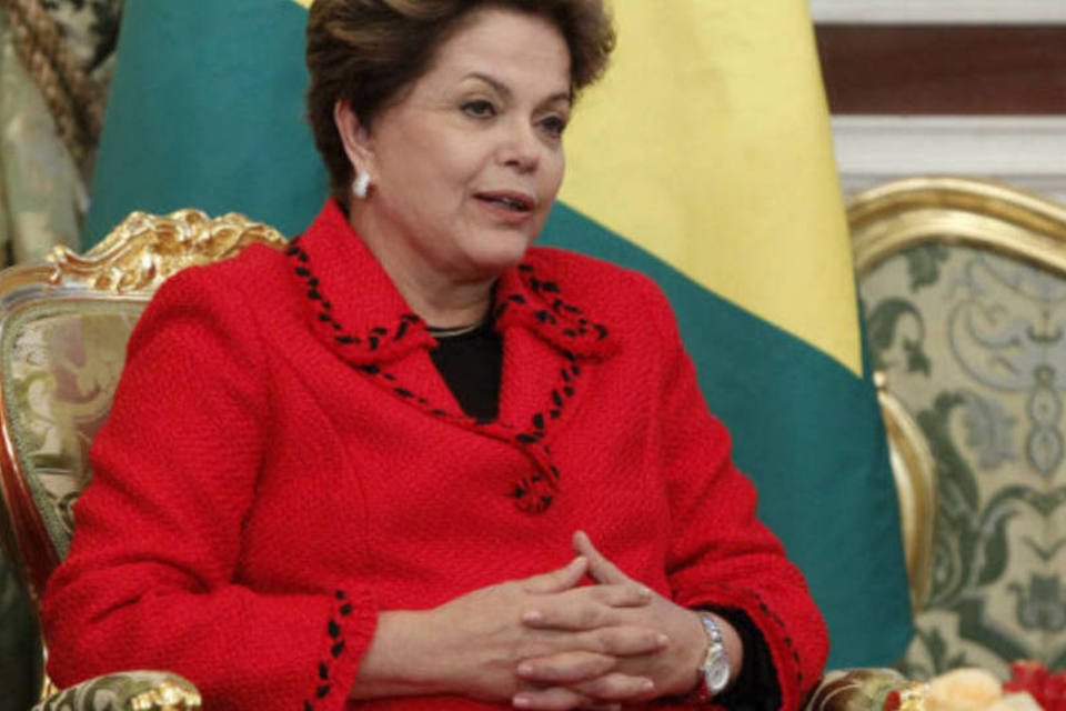 Dilma vai ao México em 2013 para buscar reaproximação