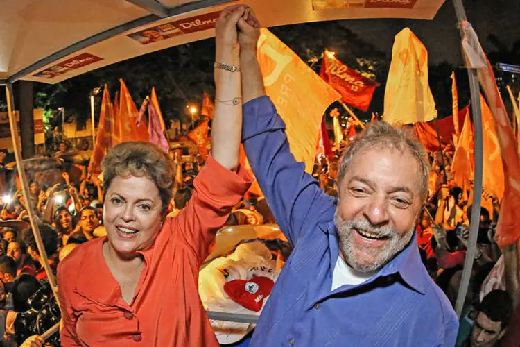 
	A candidata Dilma Rousseff e o ex-presidente Lula durante caminhada em Recife
 (Ricardo Stuckert/Instituto Lula/Divulgação)