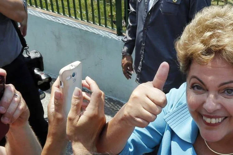 
	Presidente Dilma Rousseff em ato de campanha no dia 12 de outubro de 2014
 (Reuters/Paulo Whitaker)