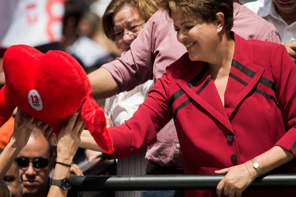 Na Bahia, Dilma cita fala de FHC em discurso antielitista