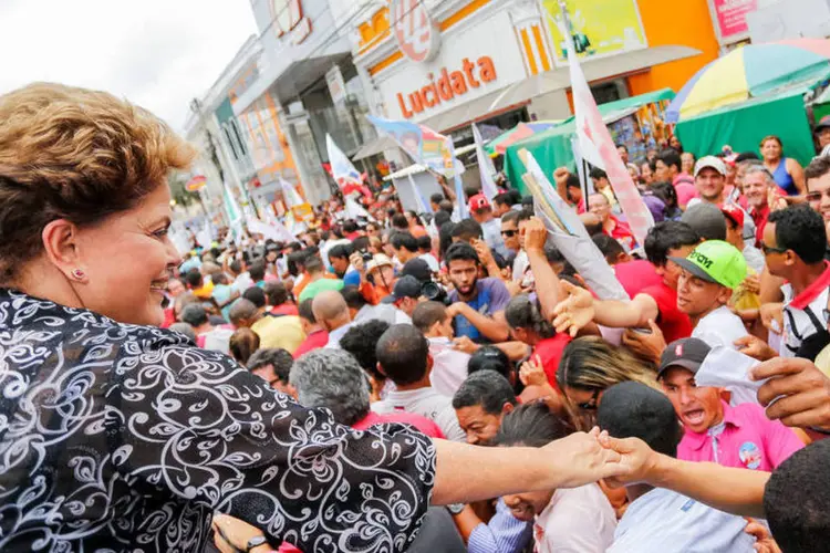 
	Presidente Dilma Rousseff (PT) durante caminhada em Feira de Santana, na Bahia
 (Ichiro Guerra/Dilma 13/Divulgação)