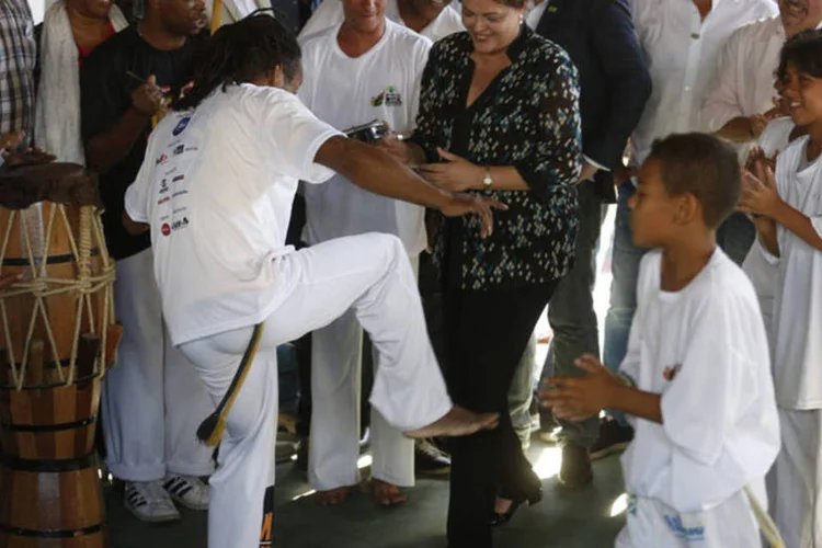 Dilma Rousseff durante o lançamento do Livro “Um país chamado favela”, no Rio de Janeiro (Pilar Olivares/Reuters)