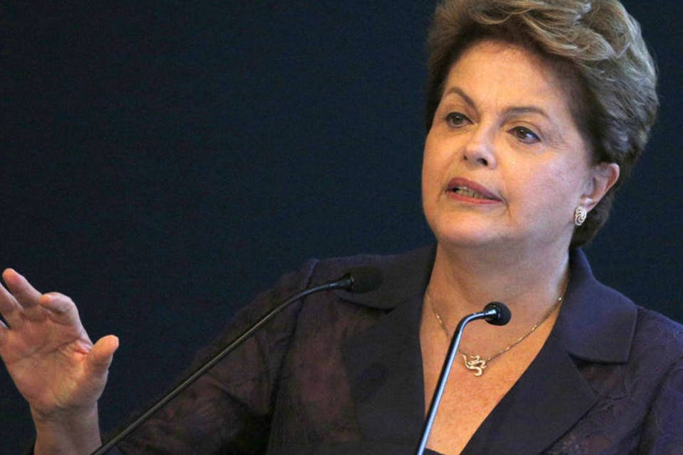 Em sabatina, Dilma defende alianças com Collor e Sarney