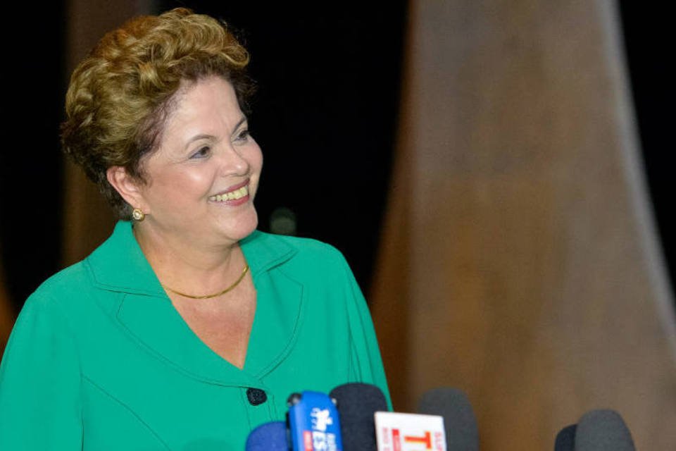 Dilma está reunida com Santana e cúpula de campanha