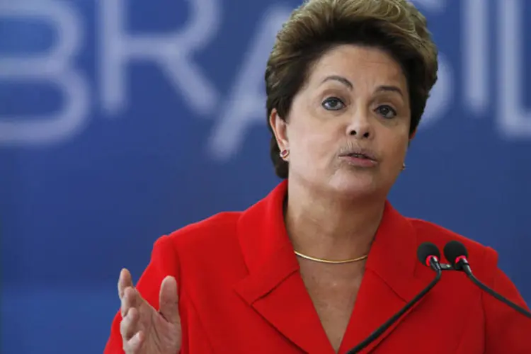 
	Dilma Rousseff: &quot;&eacute; natural que haja momentos de flutua&ccedil;&atilde;o do super&aacute;vit prim&aacute;rio&quot;
 (Ueslei Marcelino/Reuters)