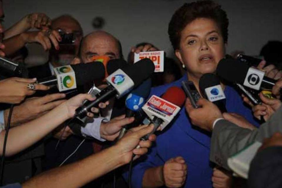 Dilma nega pedidos de dossiês a secretário de Justiça