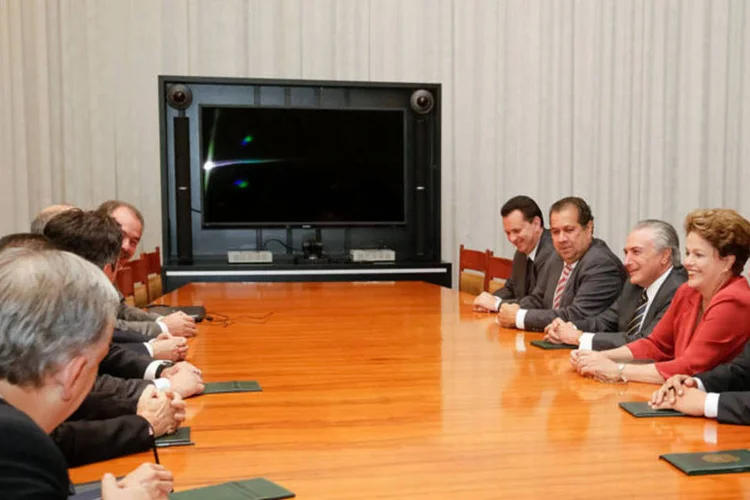 
	Dilma Rousseff durante reuni&atilde;o do conselho pol&iacute;tico com aliados, em Bras&iacute;lia
 (Divulgação/Ichiro Guerra)