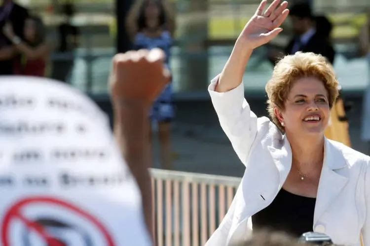 
	Dilma Rousseff: defesa da petista concorda com a redu&ccedil;&atilde;o no n&uacute;mero de testemunhas para acelerar processo no Senado
 (Paulo Whitaker / Reuters)