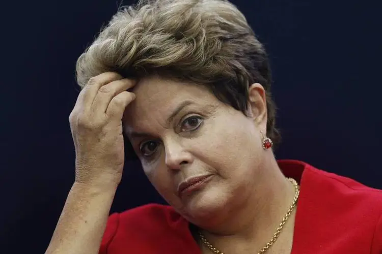 
	A presidente Dilma Rousseff tem 38% das inten&ccedil;&otilde;es de voto, enquanto A&eacute;cio Campos tem 23% e Eduardo Campos tem 9%
 (Reuters)