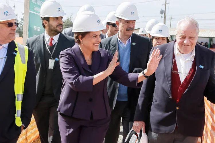 
	Dilma: ela viajou de Bras&iacute;lia &agrave; Campinas em um avi&atilde;o particular, j&aacute; que o Planalto restringiu o uso de avi&otilde;es da FAB para seus deslocamentos
 (Roberto Stuckert Filho/ PR)