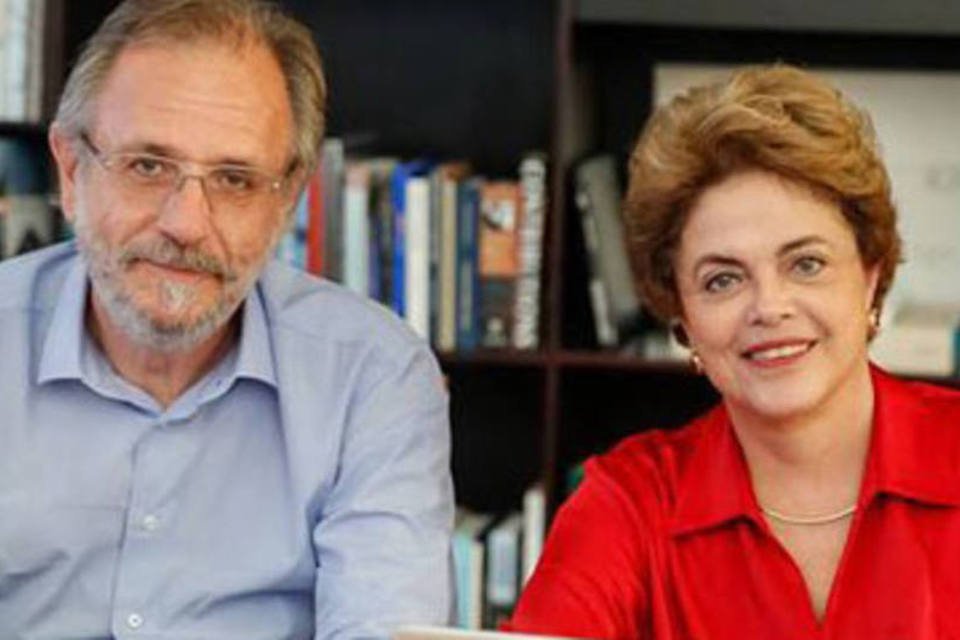 Dilma diz que governo interino quer "rasgar a CLT"