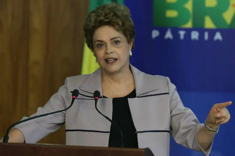 
	A presidente Dilma Rousseff: &quot;sobraria algu&eacute;m neste Pa&iacute;s se aplicasse as regras aplicadas a mim para todos os gestores p&uacute;bicos? N&atilde;o sobraria ningu&eacute;m. N&atilde;o &eacute; crime. &Eacute; golpe&quot;
 (Lula Marques/ Agência PT/Fotos Públicas)