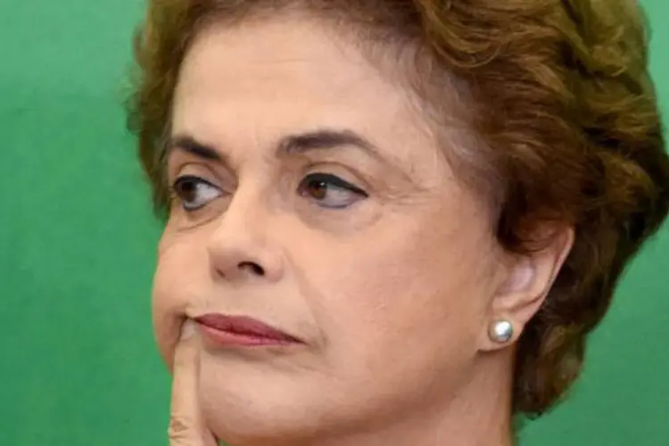 
	Presidente Dilma Rousseff: governo j&aacute; considera que ser&aacute; derrotado na vota&ccedil;&atilde;o na C&acirc;mara dos Deputados
 (Evaristo Sá / AFP)