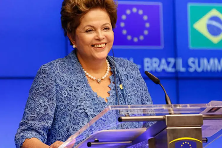 
	Dilma Rousseff durante declara&ccedil;&atilde;o a imprensa na VII C&uacute;pula Brasil-Uni&atilde;o Europeia: o Brasil defende agora que o Mercosul permita a seus integrantes negociarem novos tratados comerciais em diferentes ritmos
 (Roberto Stuckert Filho/PR)