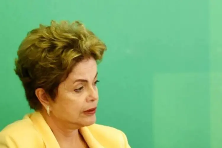 
	Dilma Rousseff: ap&oacute;s entrega da defesa, relator vai apresentar parecer, que deve ser discutido e votado pela comiss&atilde;o de impeachment para dar andamento ao processo.
 (Evaristo Sa/AFP)