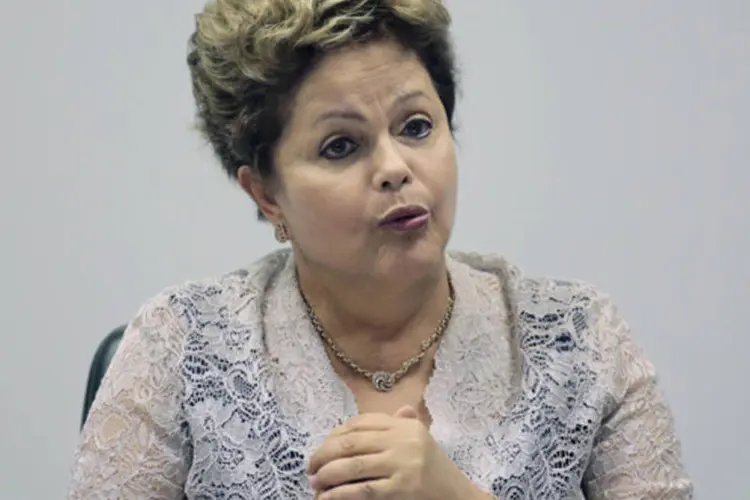 
	Dilma Rousseff: Dilma deve chegar &agrave; capital de Rond&ocirc;nia &agrave;s 9h30 e seguir roteiro que inclui um sobrevoo &agrave;s zonas atingidas e reuni&atilde;o com autoridades locais
 (Ueslei Marcelino/Reuters)