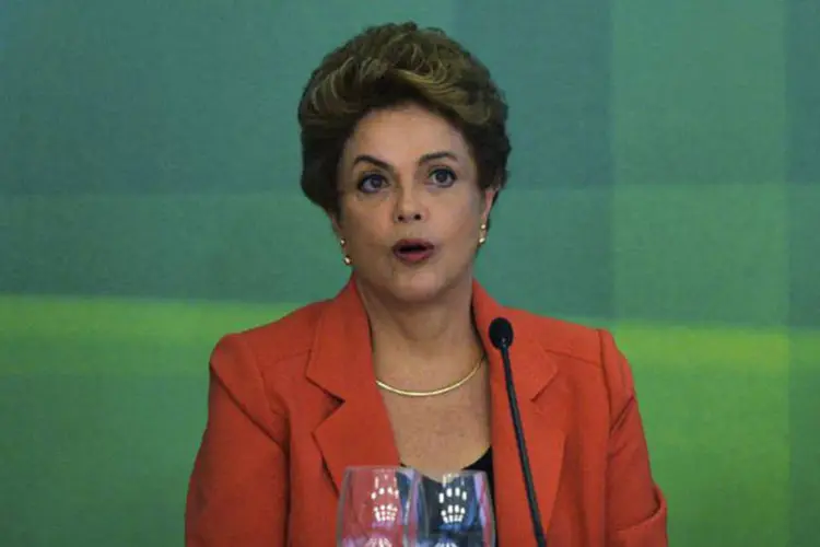 
	Dilma Rousseff: durante o jantar, Dilma fez defesa das pautas econ&ocirc;micas, da Petrobras e do ex-presidente Luiz In&aacute;cio Lula da Silva
 (José Cruz / Agência Brasil)