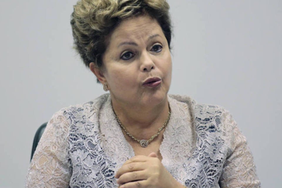 Petista culpa mídia por queda na popularidade de Dilma