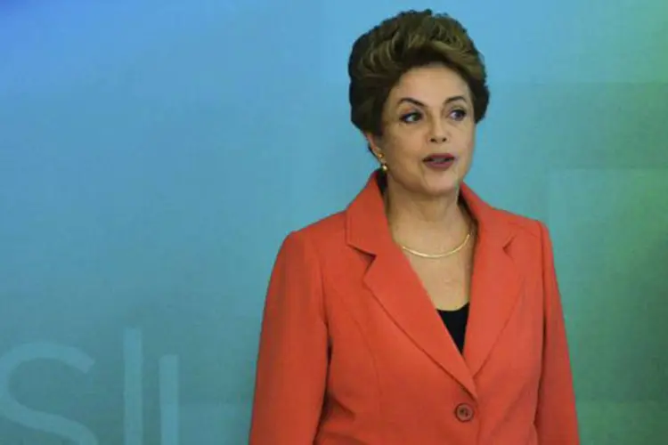 
	Presidente Dilma Rousseff: o decreto limita, na pr&aacute;tica, em R$ 11,02 bilh&otilde;es o espa&ccedil;o para os minist&eacute;rios empenharem despesas n&atilde;o obrigat&oacute;rias at&eacute; o dia 12 de fevereiro
 (José Cruz / Agência Brasil)