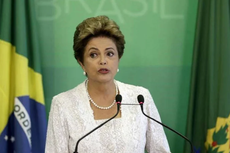 
	Dilma Rousseff: Dilma se reuniu com os governadores de Minas Gerais, Fernando Pimentel, e do Esp&iacute;rito Santo, Paulo Hartung, para discutir a recupera&ccedil;&atilde;o do Rio Doce
 (REUTERS/Ueslei Marcelino)