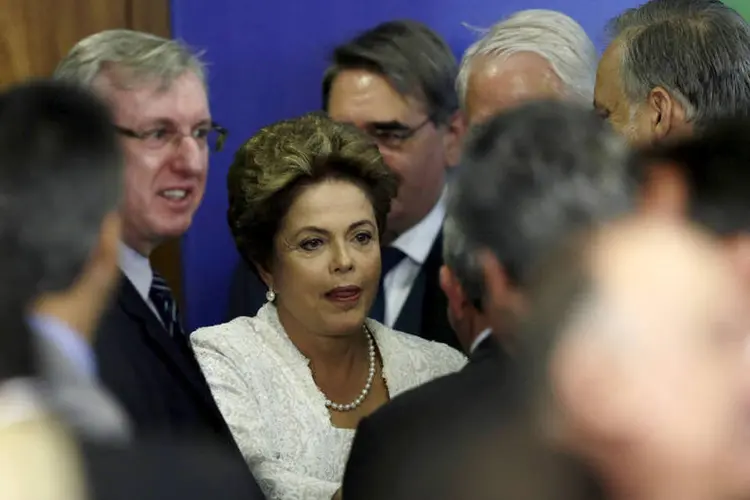 
	Presidente Dilma Rousseff com novos ministros: nesta semana, Cunha deve decidir sobre pedidos de impeachment que tramitam na Casa
 (Media Reuters)