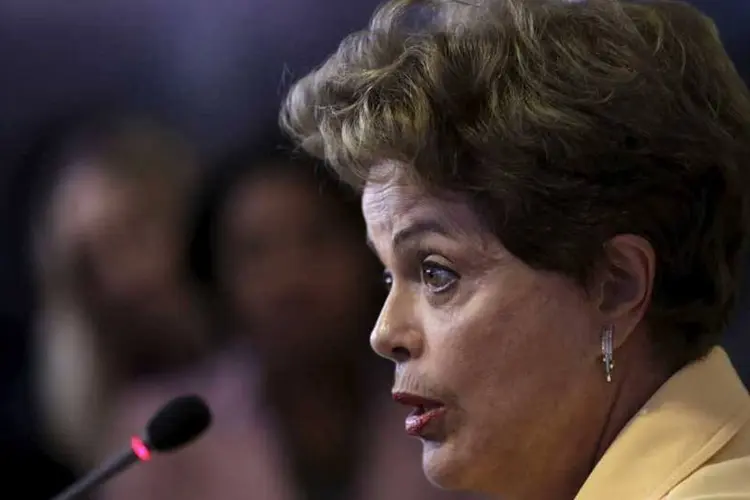 
	Presidente Dilma Rousseff: no caso de Dilma cair, a Eurasia prev&ecirc; um ambiente pol&iacute;tico altamente polarizado que prejudicar&aacute; a capacidade de seu sucessor de avan&ccedil;ar com as pol&iacute;ticas econ&ocirc;micas necess&aacute;rias
 (REUTERS/Ueslei Marcelino)