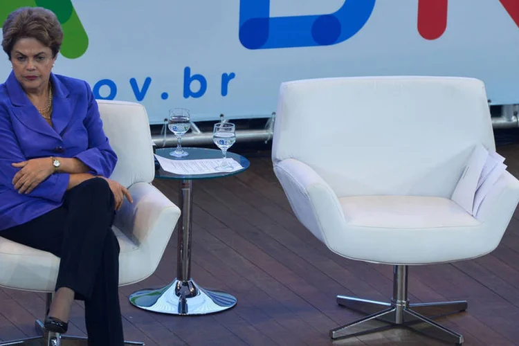 
	&quot;Esta semana lan&ccedil;amos o Dialoga Brasil, que permite a qualquer brasileiro a falar com o governo&quot;, disse DIlma
 (Wilson Dias/Agência Brasil)