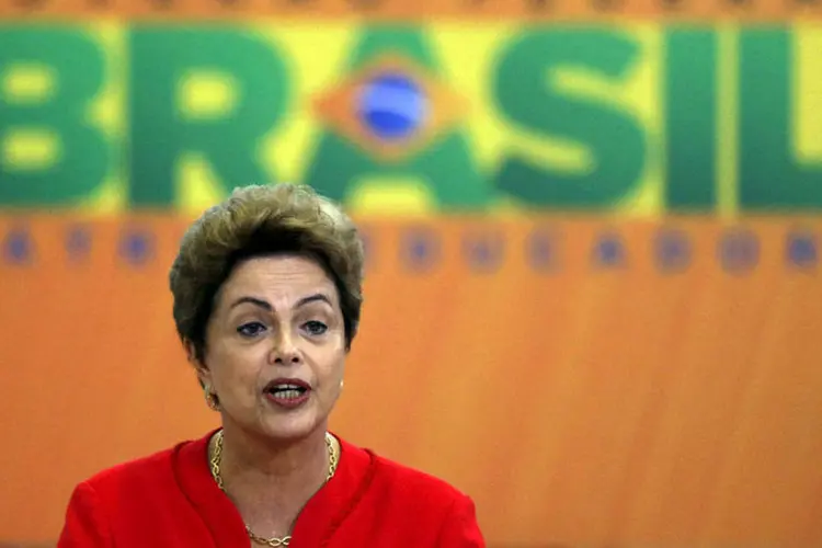 
	Dilma Rousseff: cen&aacute;rio nebuloso tem trazido de volta &agrave; baila a improv&aacute;vel, por&eacute;m n&atilde;o desprez&iacute;vel, possibilidade de uma interrup&ccedil;&atilde;o do governo, dizem analistas
 (REUTERS/Bruno Domingos)