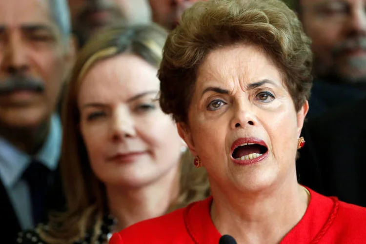 
	Impeachment: no m&ecirc;s, a moeda norte-americana marcou desvaloriza&ccedil;&atilde;o de 0,42%
 (Bruno Kelly / Reuters)