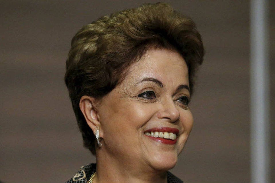 Dilma aplaude discurso do PC do B contra terceirização