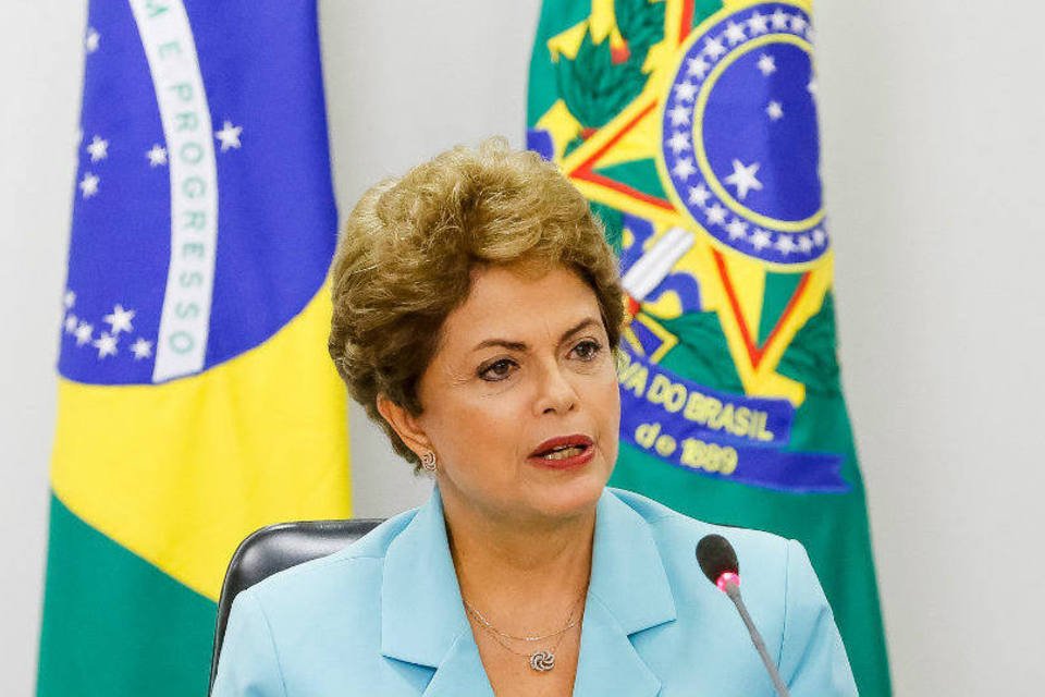 Dilma vê anúncio de contingenciamento no Palácio da Alvorada