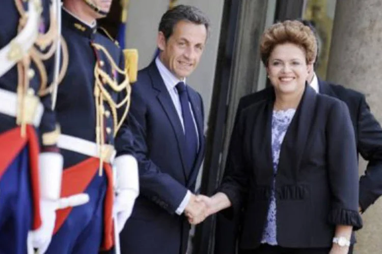 Candidata do PT à Presidência é recebida pelo presidente francês, Nicolas Sarkozy, em Paris (.)