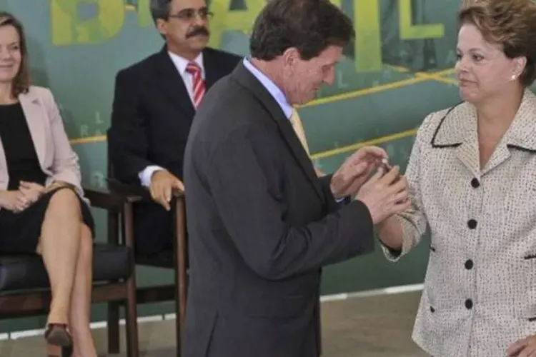 Dilma: "Quero agradecer ao Luiz Sérgio. Obrigado. Você foi e é um amigo, um parceiro, e compreende a natureza de um governo de coalizão" (Antonio Cruz/ABr)