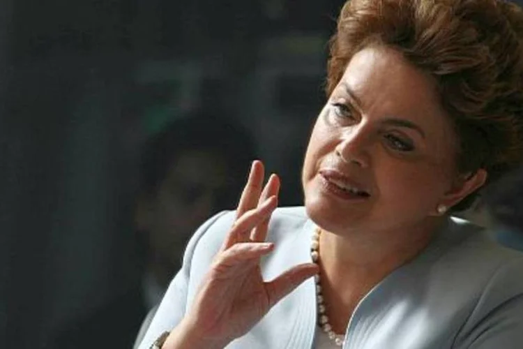 Ex-ministra da Casa Civil e atual candidata à presidência, Dilma evita falar sobre denúncia de tráfico de influência (.)