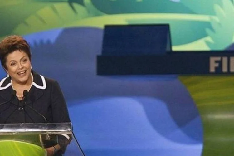 Dilma discursa no sorteio: estimativa é que 600 milhões de pessoas estejam acompanhando o evento (Fifa/Getty images)