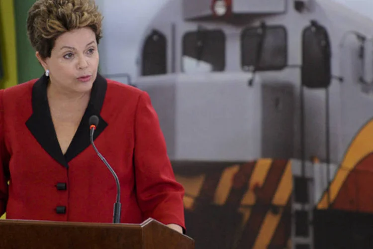 
	A presidente Dilma Rousseff, fala na solenidade de lan&ccedil;amento do Programa de Concess&otilde;es de Rodovias, Ferrovias e Trem de Alta Velocidade
 (Wilson Dias/ABr)