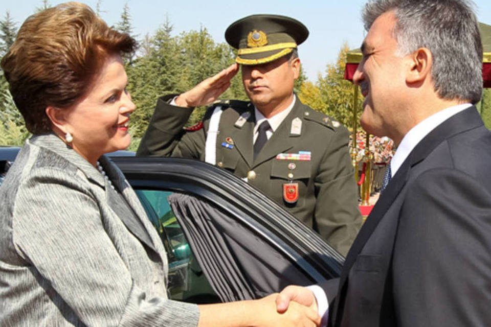 Dilma diz na Turquia que país seguirá crescendo apesar da crise