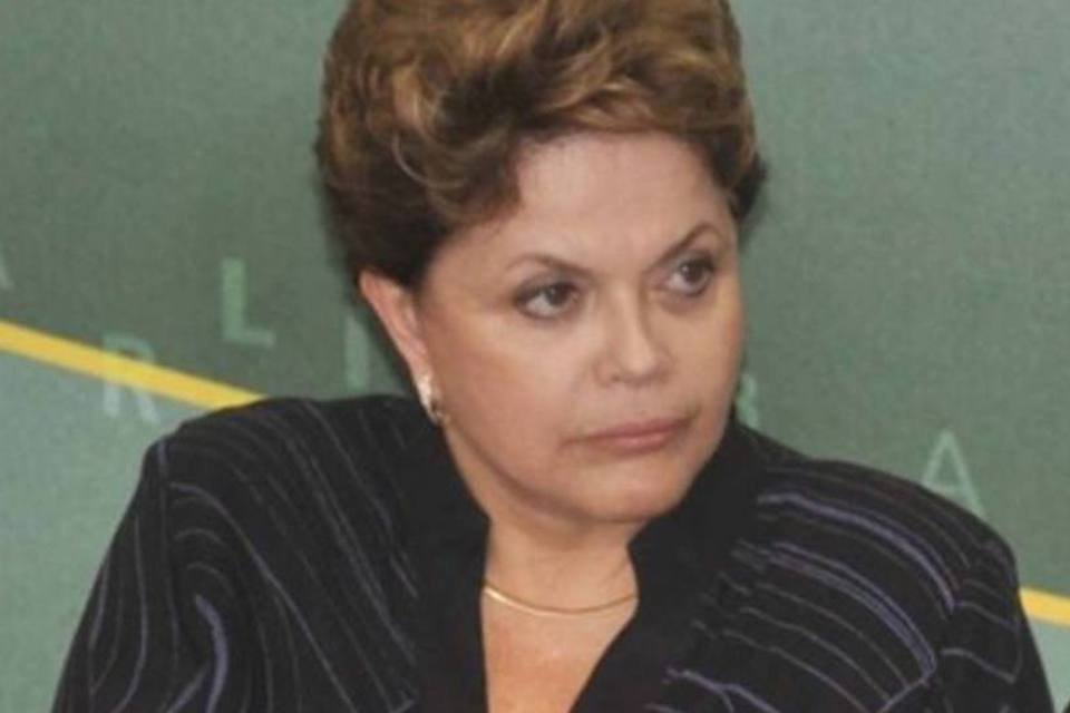 Após derrota no senado, Dilma conversa com Temer