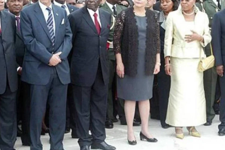 Presidente Dilma Rousseff, com líderes da África do Sul (Ferhat Momade/AFP)