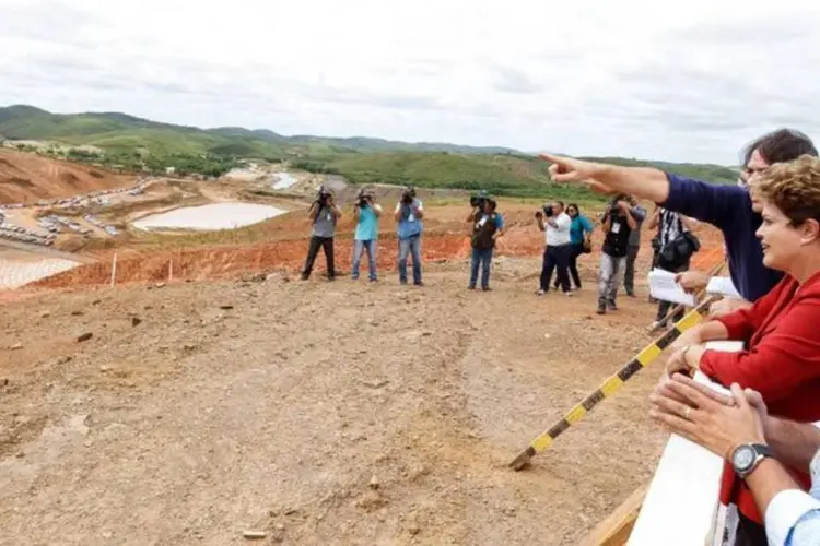 Presidente Dilma Rousseff durante visita às obras do Projeto de Integração do Rio São Francisco, em Jati, Ceará (Roberto Stuckert Filho/PR)