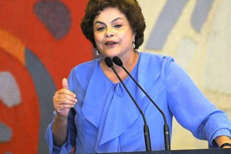 Dilma se confunde ao falar de programa nuclear do Irã