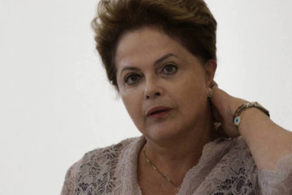 Lei permite contratação da Petrobras diretamente, diz Dilma
