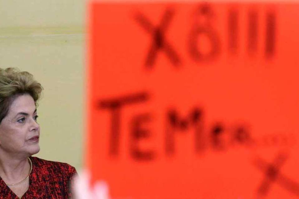 Dilma chama impeachment de "interrupção ilegal e usurpadora"