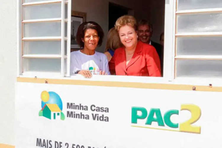 
	Dilma visita casa durante entrega de 2.508 unidades habitacionais: cada casa para fam&iacute;lias com renda mensal de at&eacute; R$ 1,6 mil custa aos cofres p&uacute;blicos entre R$ 54 mil e R$ 76 mil
 (Roberto Stuckert Filho/PR)