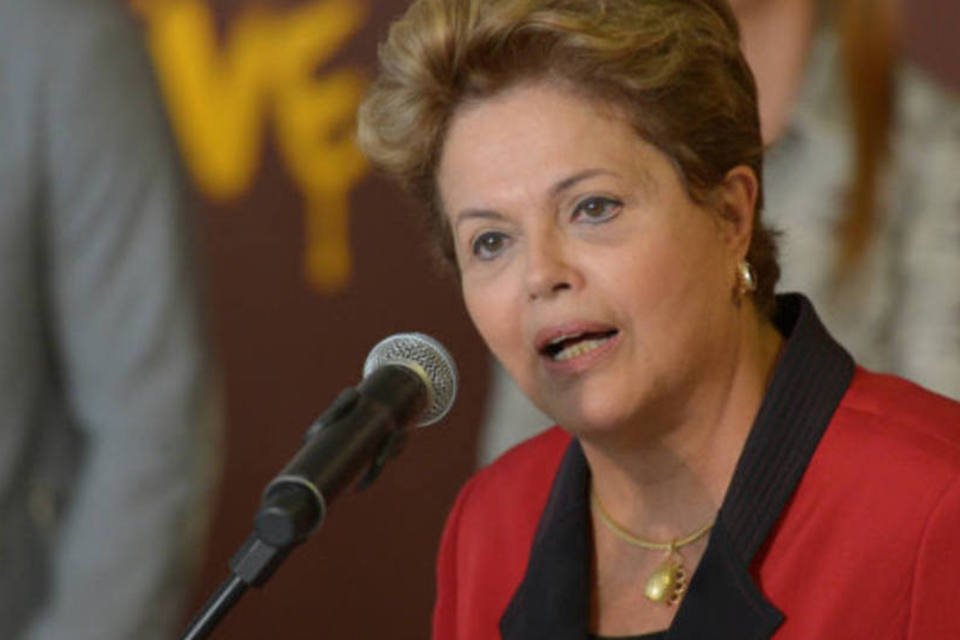 Dilma nega que esteja em campanha eleitoral